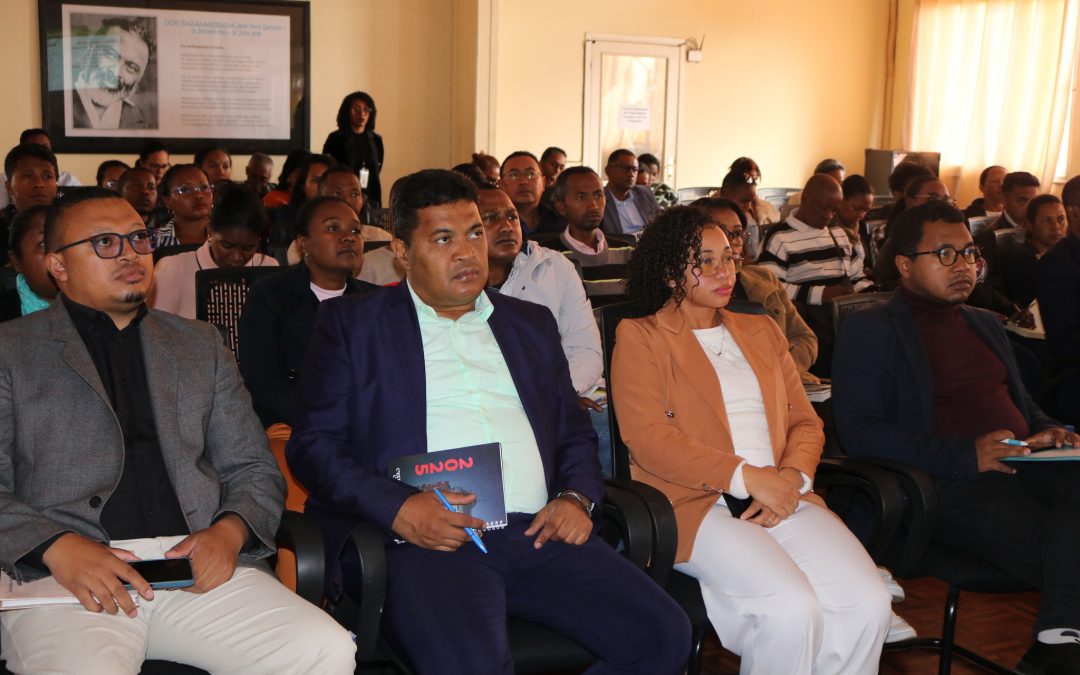 Gestion de l’argent public : Une séance d&rsquo;information animée par la Direction de la Prévention du Conseil de Discipline Budgétaire et Financière auprès du Ministère de la Communication et de la culture.